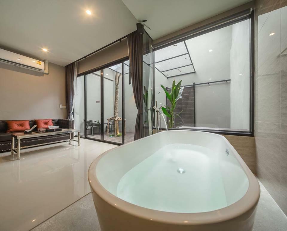 The Valen Resort Bangkok Bagian luar foto
