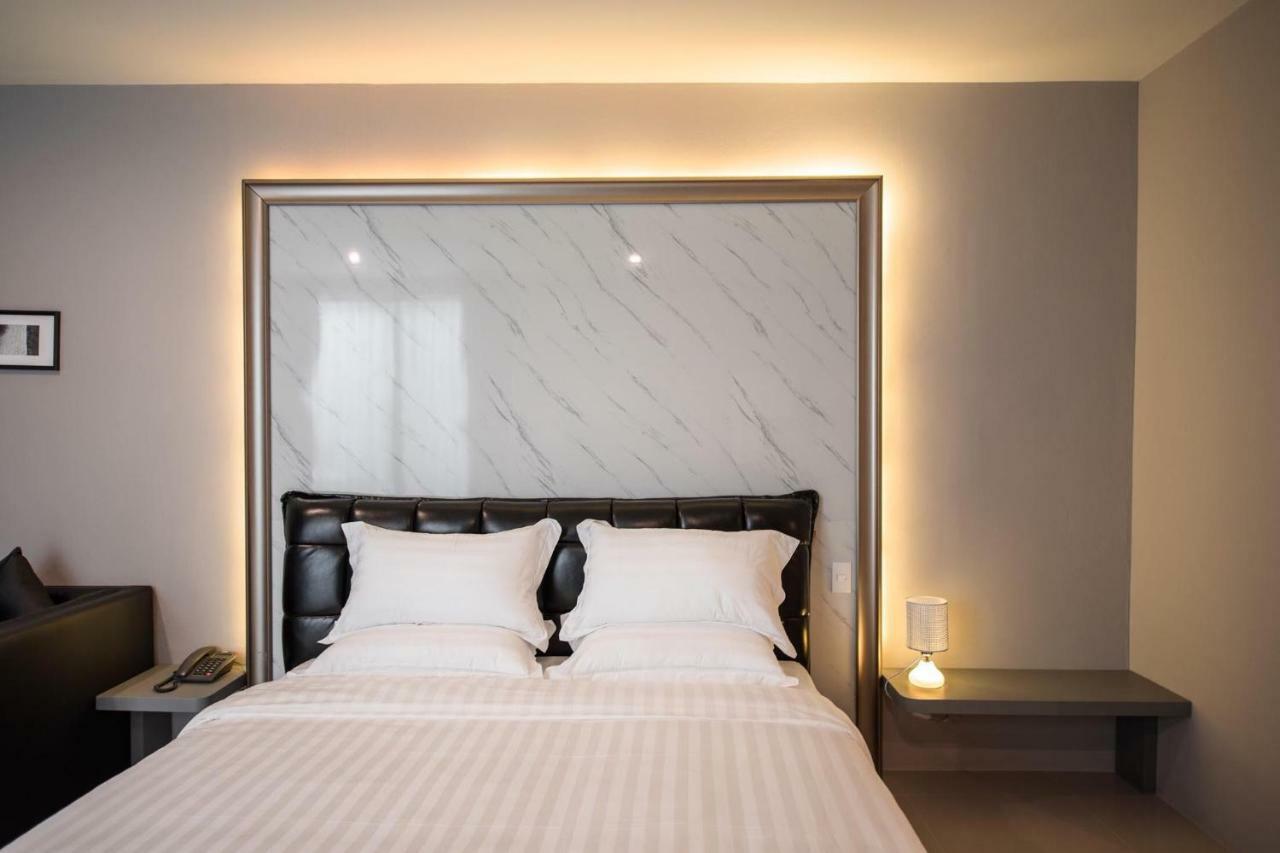 The Valen Resort Bangkok Bagian luar foto